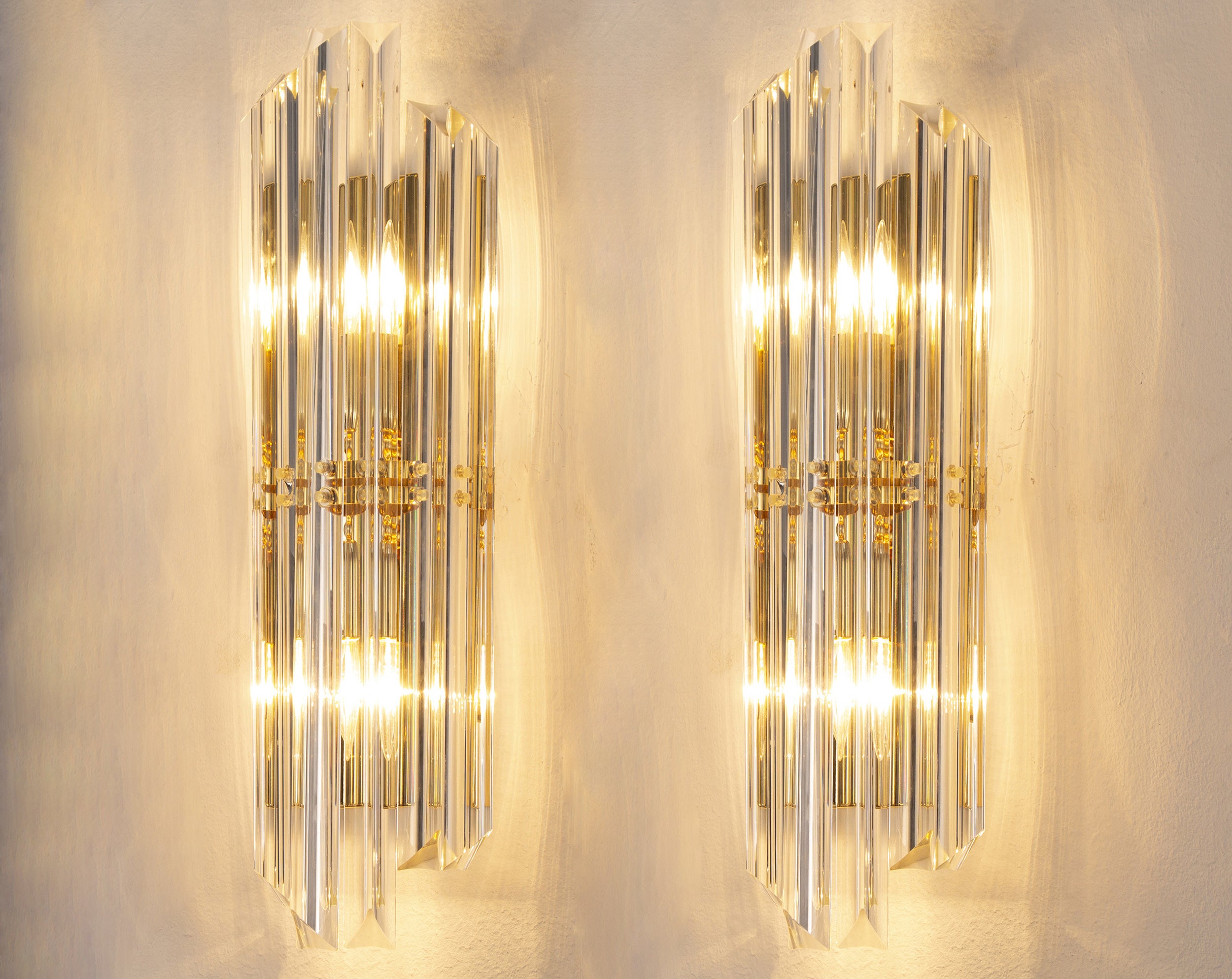 Pair of SoloCoseBelle Murano glass wall sconces with clear accent lamps, made in Italy, featuring elegant design and refined craftsmanship.