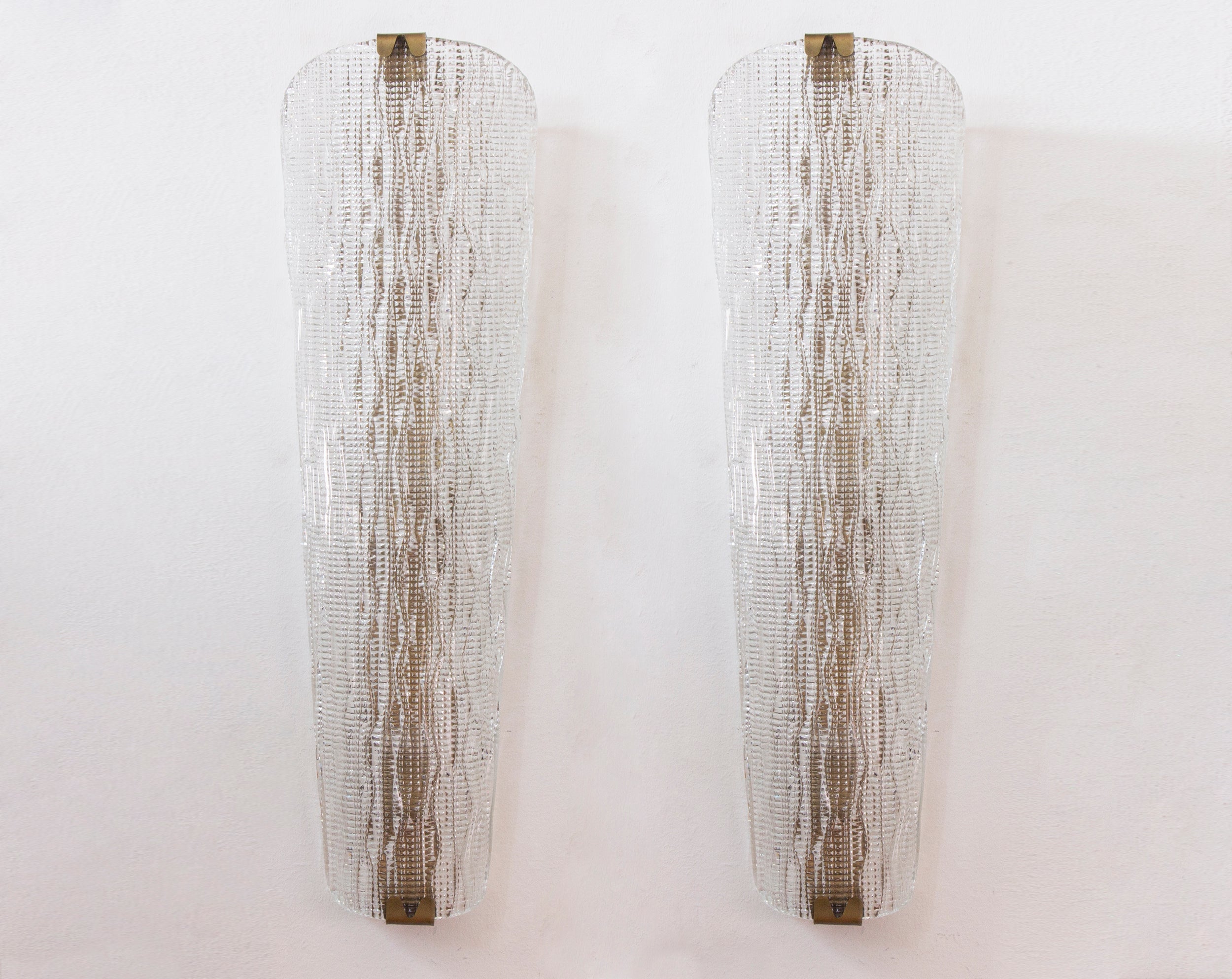 Set of 2 handmade Murano glass accent wall sconces with textured design, crafted in Italy by SoloCoseBelle.