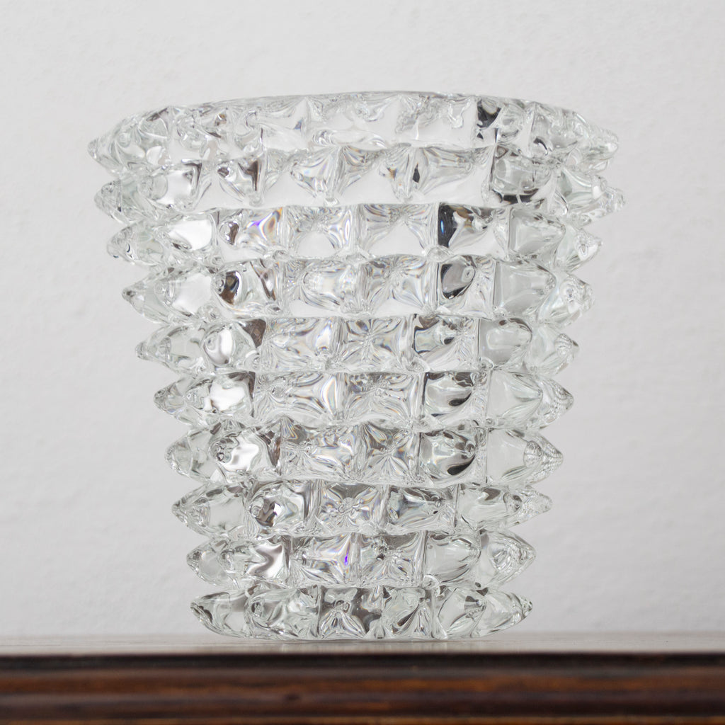 Elegant clear Murano glass Rostrato vase by SoloCoseBelle, made in Italy, shown in a stylish furniture setting.
