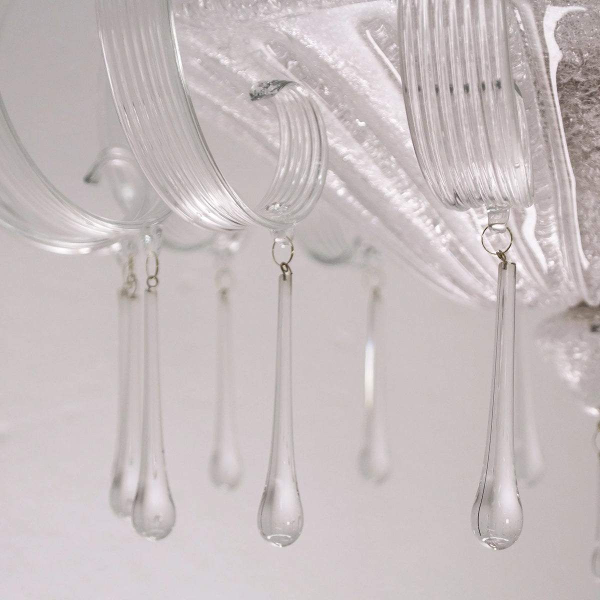 Clear Murano glass chandelier with leaves and drops — hanging glass drops close-up