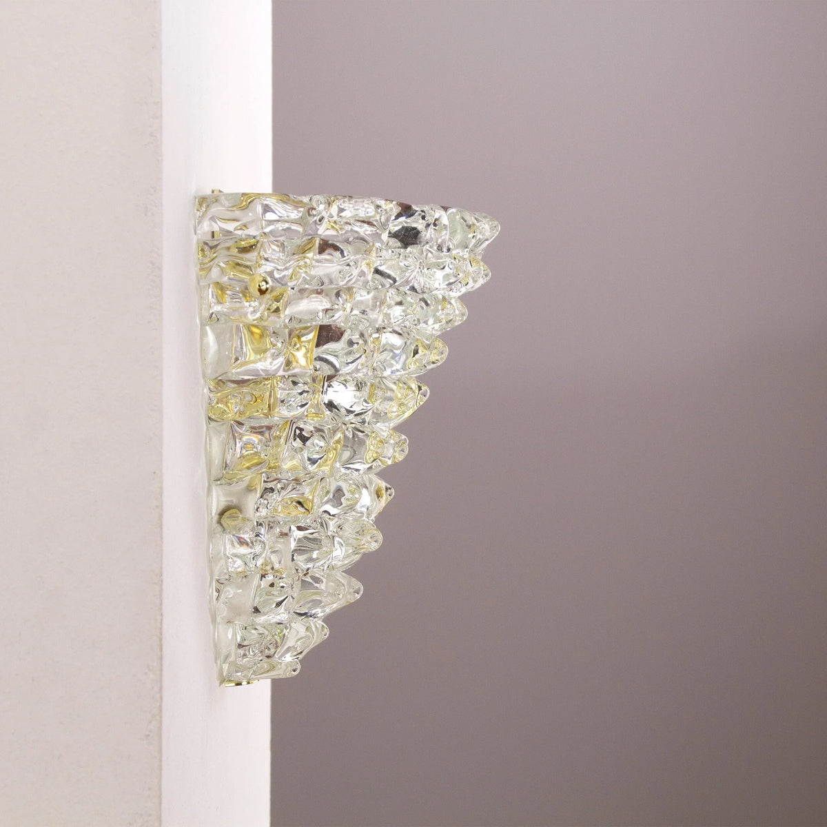 Clear Rostrato Murano glass wall sconce — side view of tapered glass