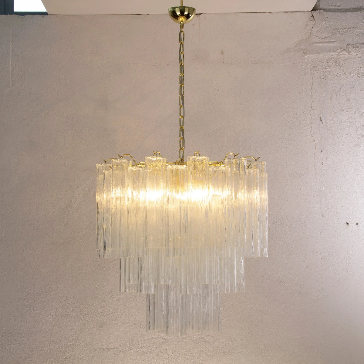 Clear Tronchi Murano glass chandelier — illuminated chandelier with suspension chain