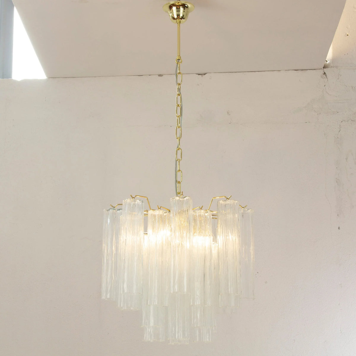 Clear Tronchi Murano glass chandelier — illuminated with suspension chain