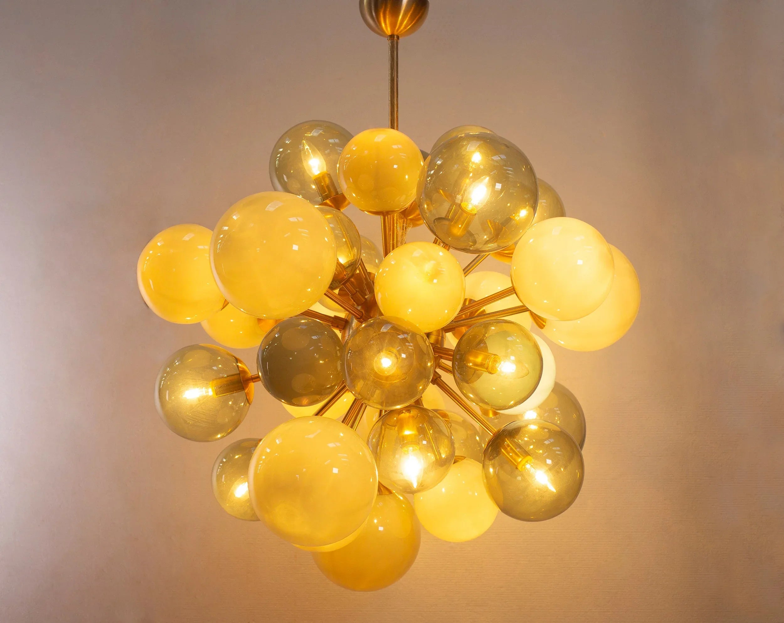 Suspension chandelier with mixed green Murano blown glass spheres - SoloCoseBelle