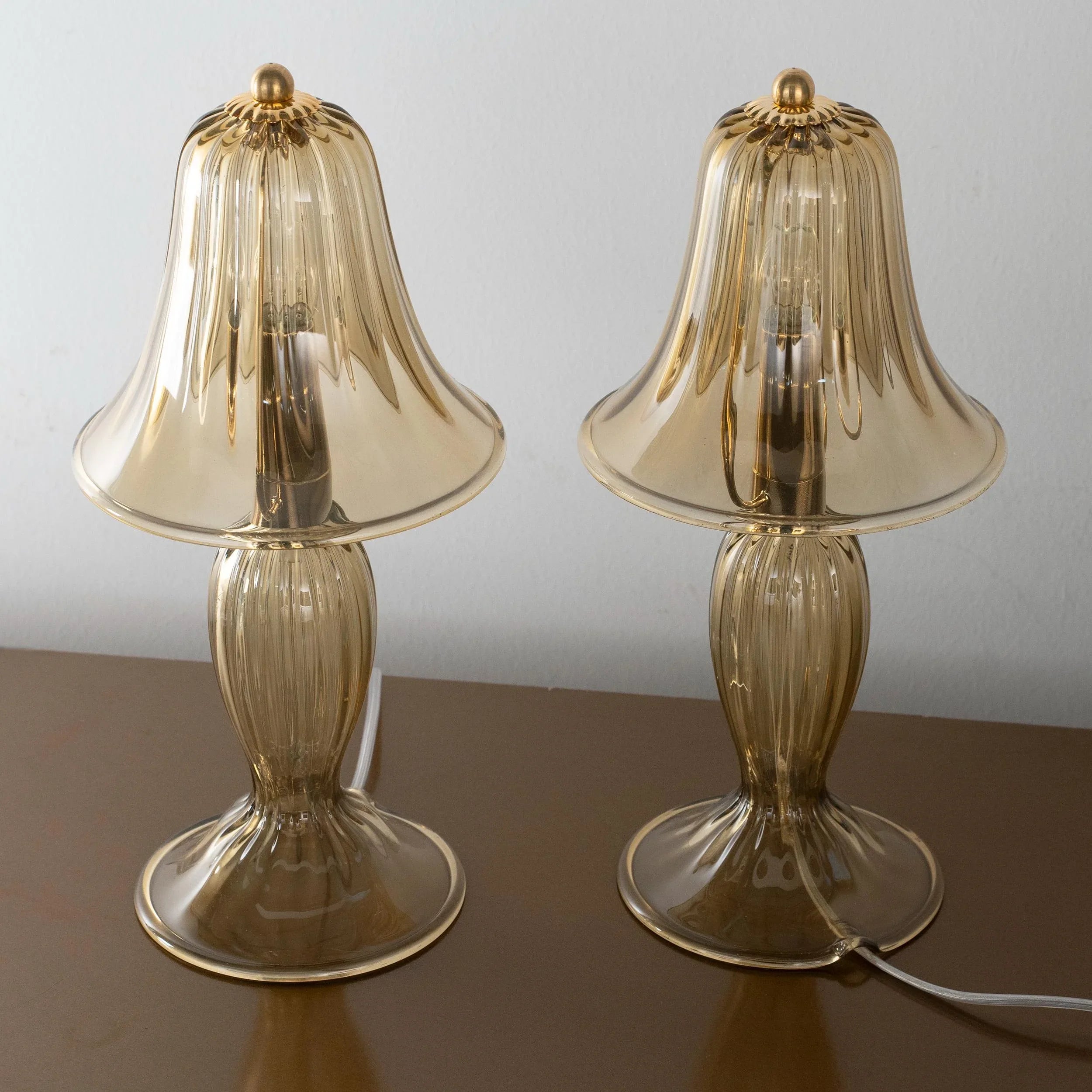 Pair of Murano glass table lamp in smoky color and gold details - SoloCoseBelle