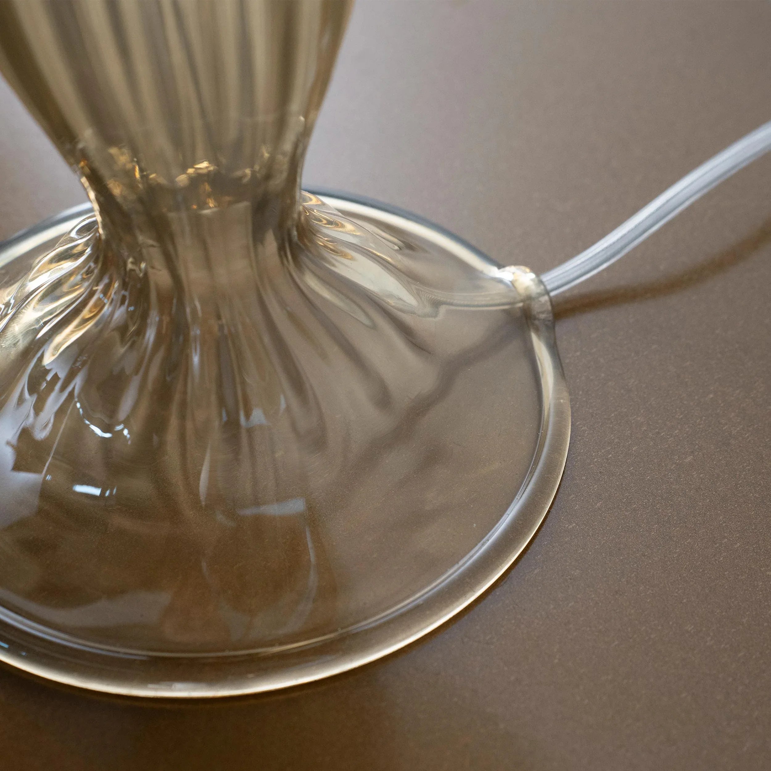 Pair of Murano glass table lamp in smoky color and gold details - SoloCoseBelle