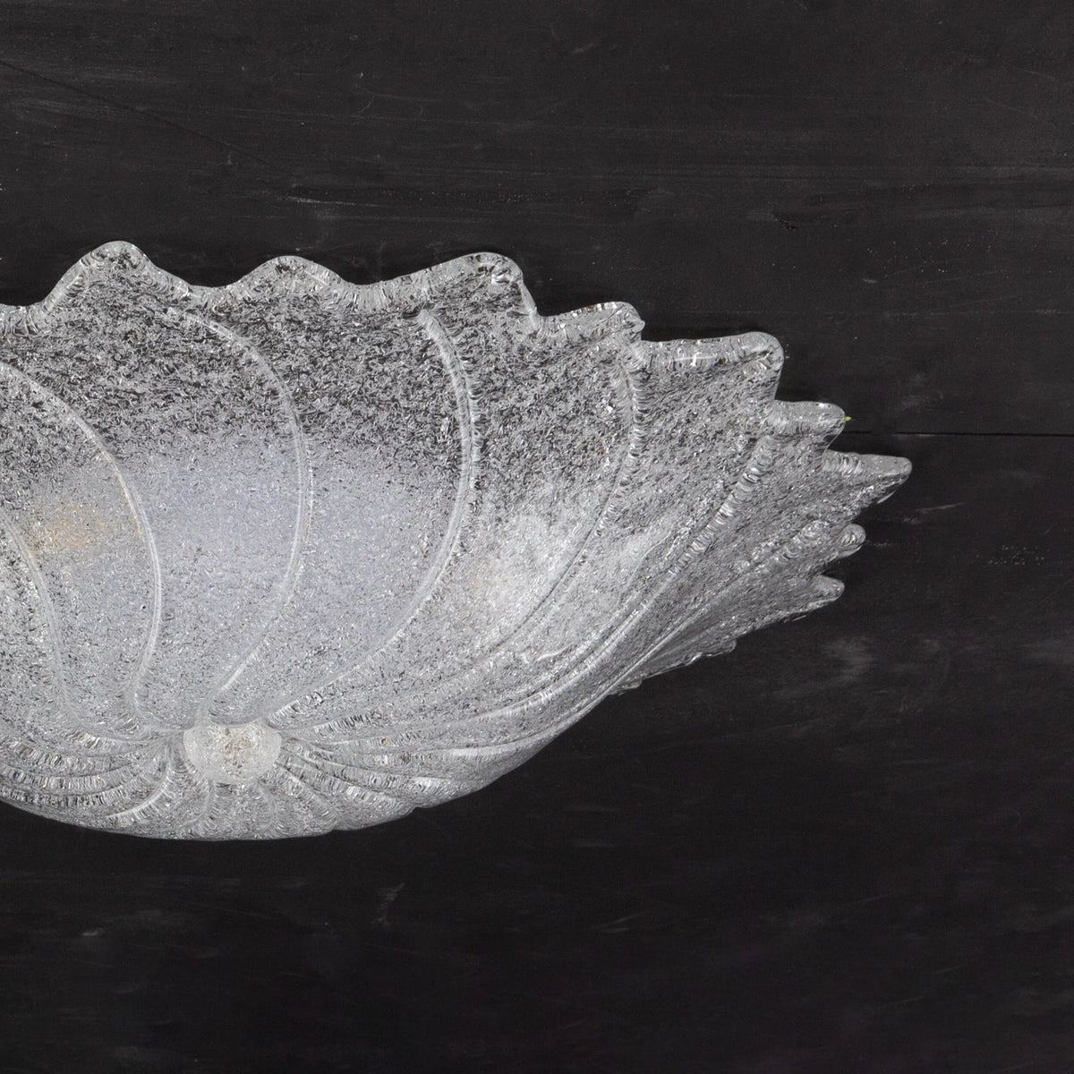 Detail of the scalloped frosted edge of the Murano glass flush ceiling lamp