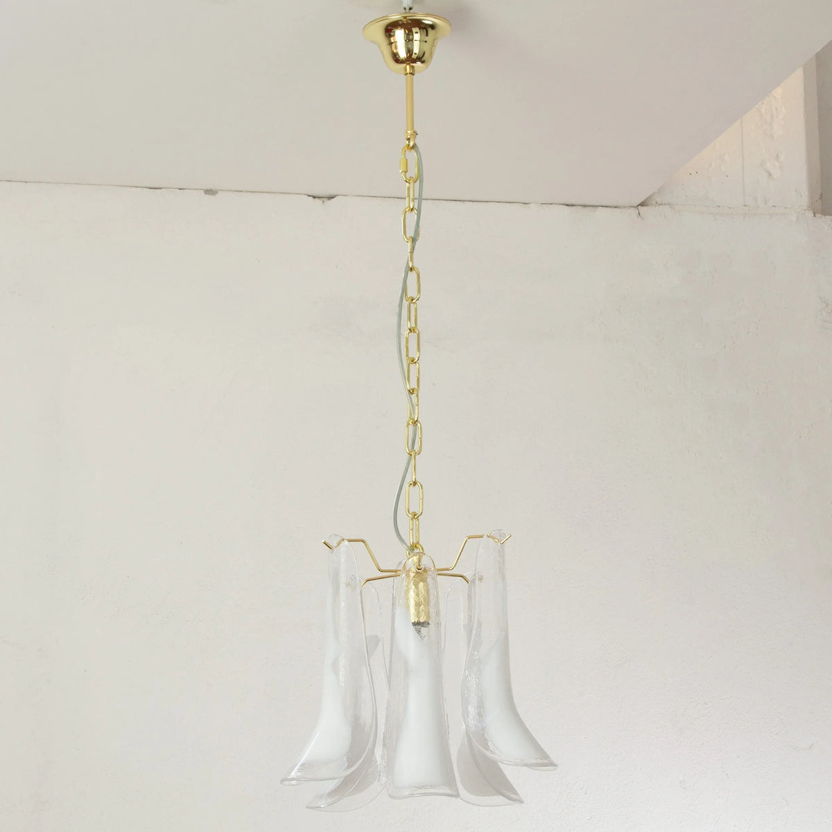 Petali Murano glass pendant light — unlit with suspension chain